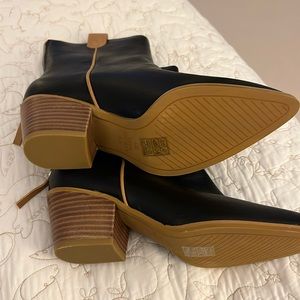 Universal Thread Booties